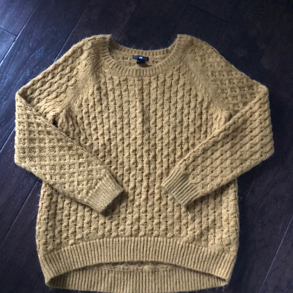 H&M mustard color sweater size Small